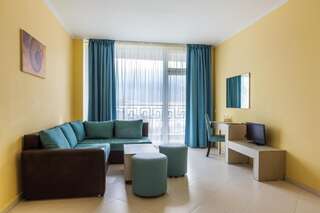 Отель Blue Pearl Hotel - Ultra All - Inclusive Солнечный Берег Люкс с 1 спальней и балконом (для 2 взрослых + 2 детей)-12